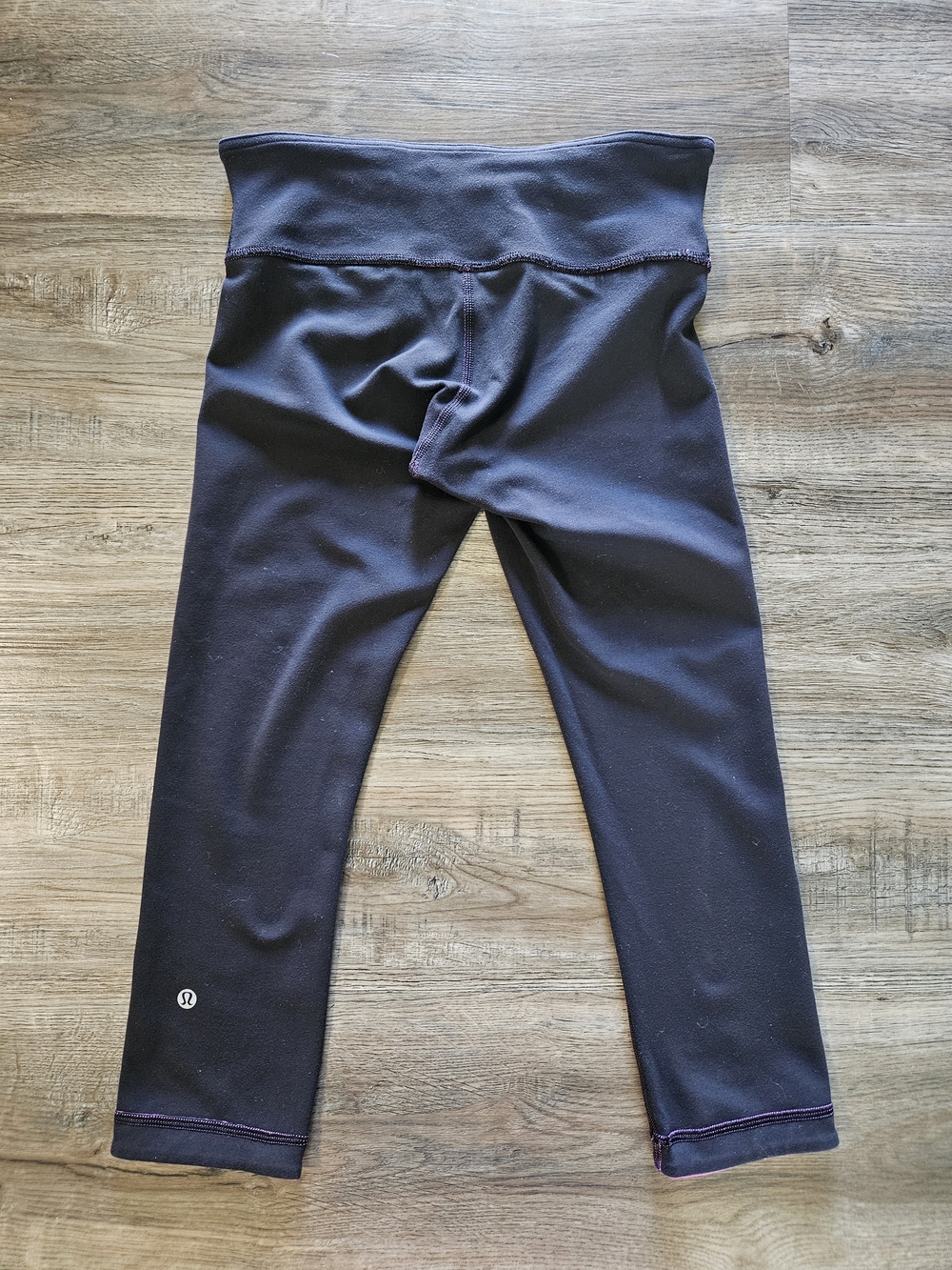 Lululemon Plum Pink & Black Reversible Capri Leggings - Picture 9 of 10